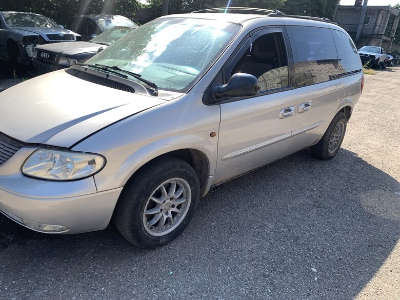 Detaļas no Crysler voyager 2.5 sīzelis